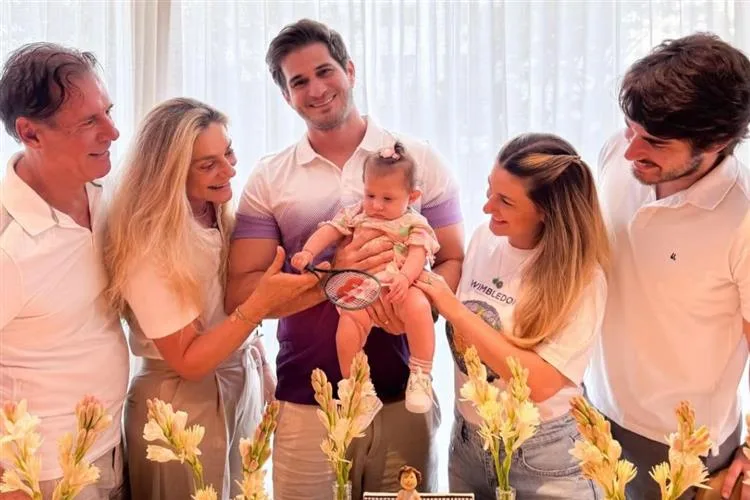 Bruna Magalhães e Ravi Macedo festeja o sexto mesversário da filha, Helena