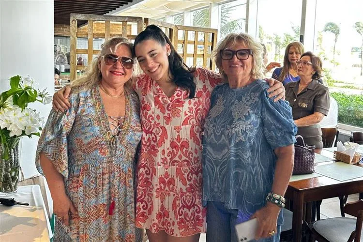 Vera Costa assina celebração em torno da nova idade da irmã Betinha Pessoa