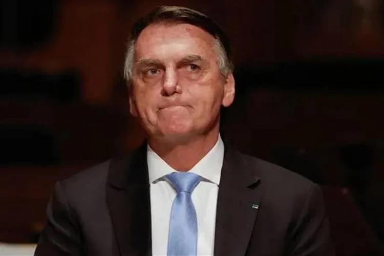 Políticos comemoram denúncia contra Bolsonaro: "agora, é prisão"