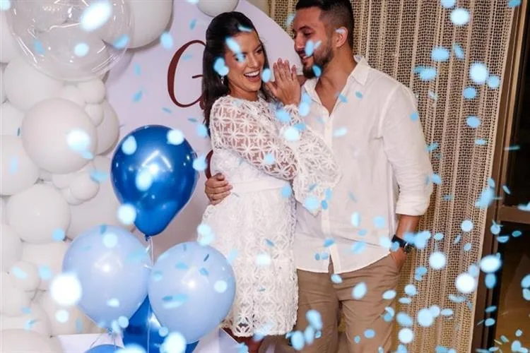 Isabela Serpa e Dourado Jr. celebram o anúncio da espera de Artur