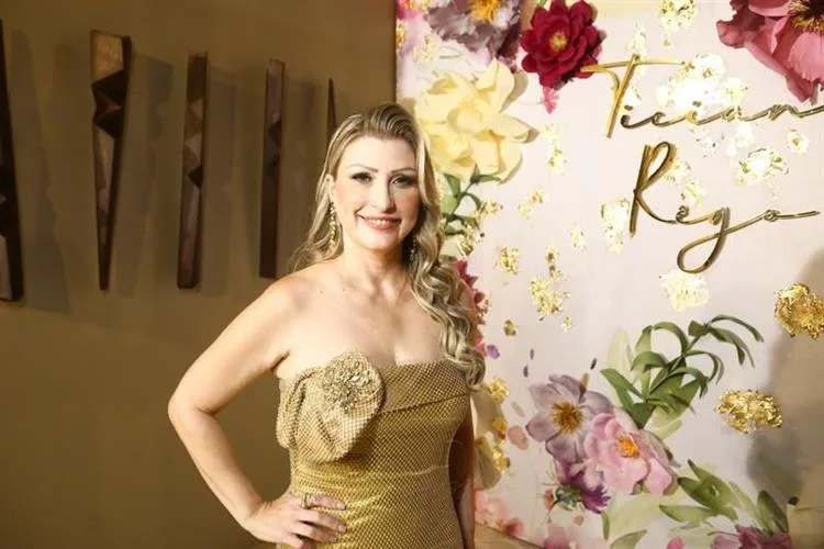 Ticiana Rêgo festeja a chegada aos 50 anos em animada party