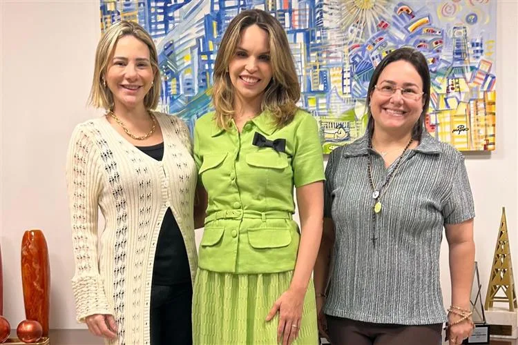 Gabriella Aguiar destaca projetos sociais em visita ao Grupo Cidade de Comunicação