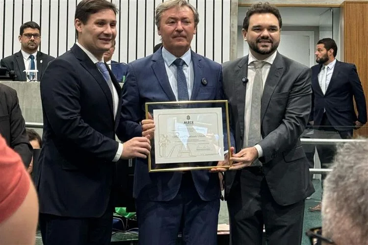 Maurício Filizola é homenageado pelo Dia do Farmacêutico na Assembleia Legislativa do Ceará