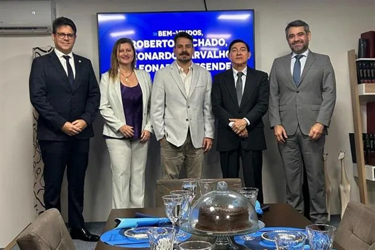 Nomes do Judiciário cearense visitam o Grupo Cidade