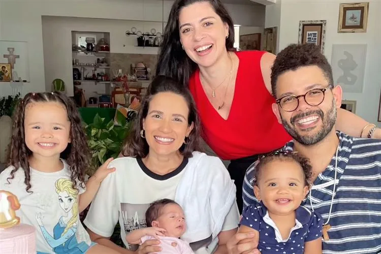 Bruna Ribeiro e Cláudio Henrique comemoram primeiro mesversário da filha Laís