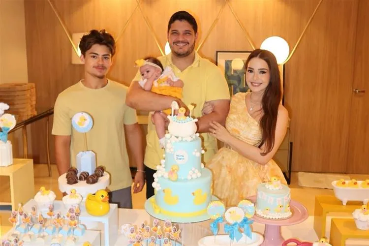 Luiza Gazzineo e Felipe Cabral celebram os três meses da filha, Helena