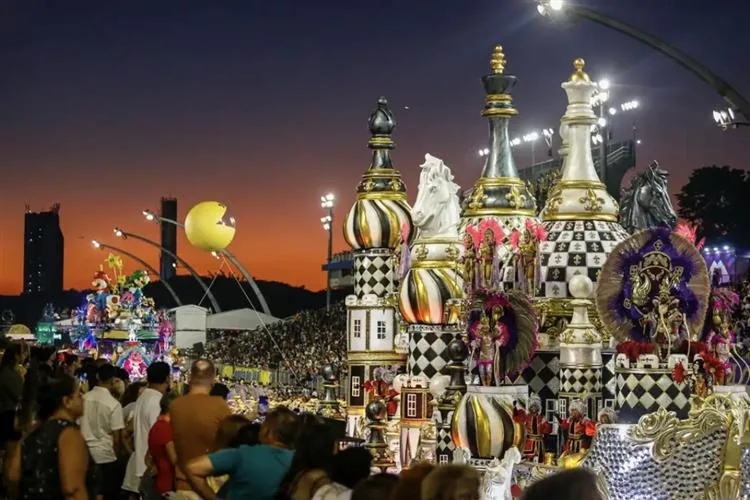 Rosas de Ouro é campeã do carnaval das escolas de samba de São Paulo