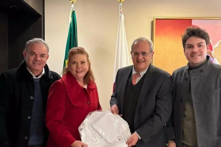 Deputada Fernanda Pessoa discute investimentos japoneses com o embaixador do Brasil no Japão
