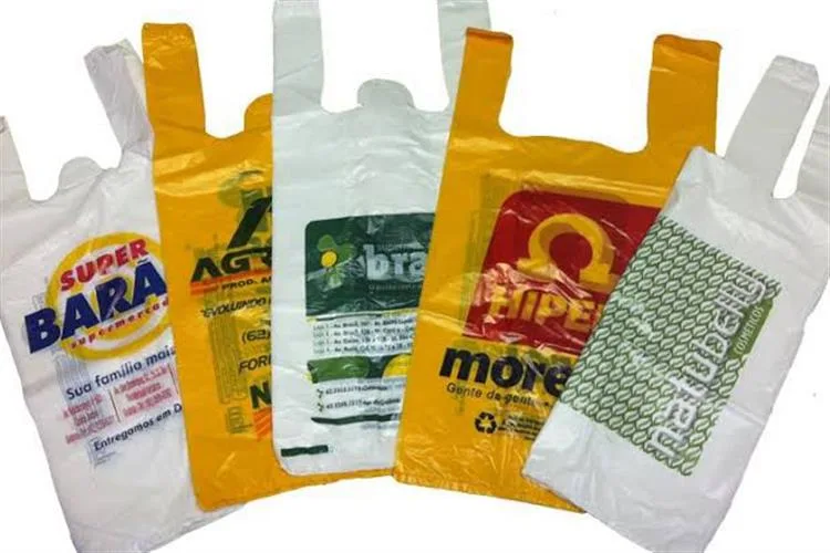 Personalize suas embalagens: sacolas plásticas sob medida para seu negócio