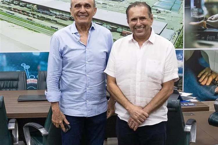 Domingos Aguiar Filho recebe o presidente da Santana Textiles, Raimundo Delfino Filho