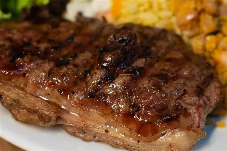 Sal e Brasa ganha destaque com excelência e diversidade de sabores