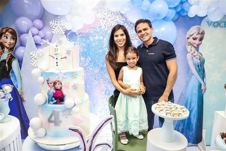 Alessandra Rolim e Reno Bertosi realizam animada festa para celebrar os quatro aninhos da filha Sara