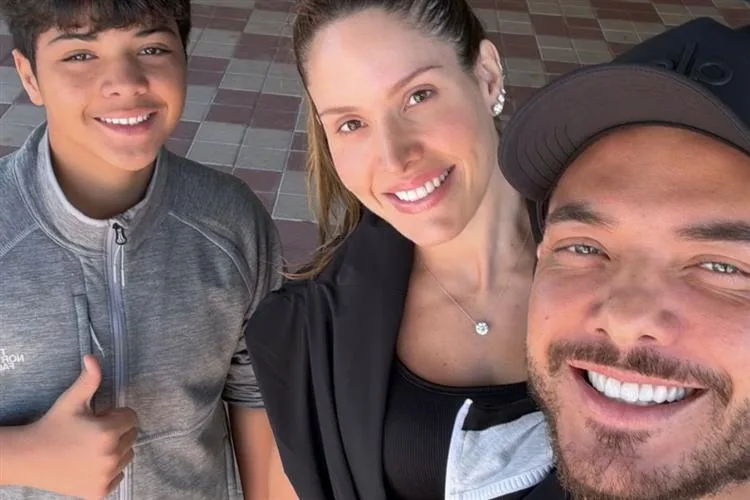 Após maratona de shows no Carnaval, Wesley Safadão embarca com a família para os Estados Unidos