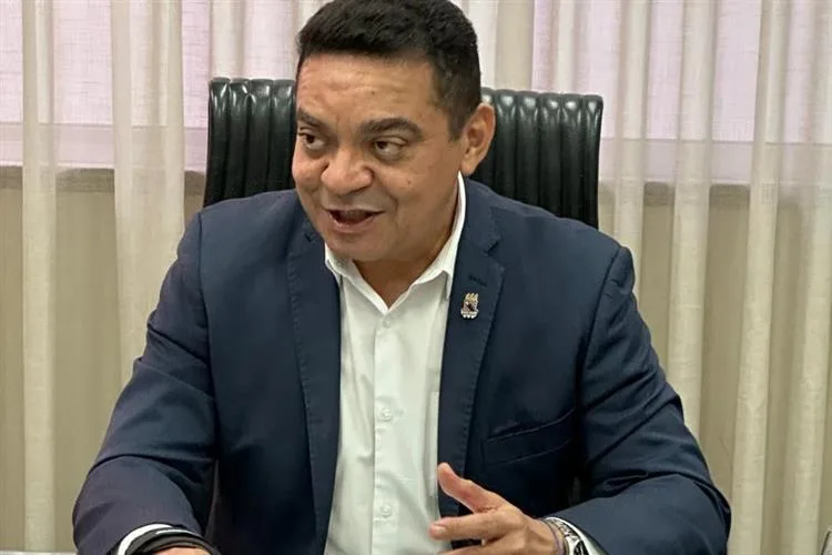 Uece celebra 50 anos e convida a comunidade universitária para evento comemorativo na Alece
