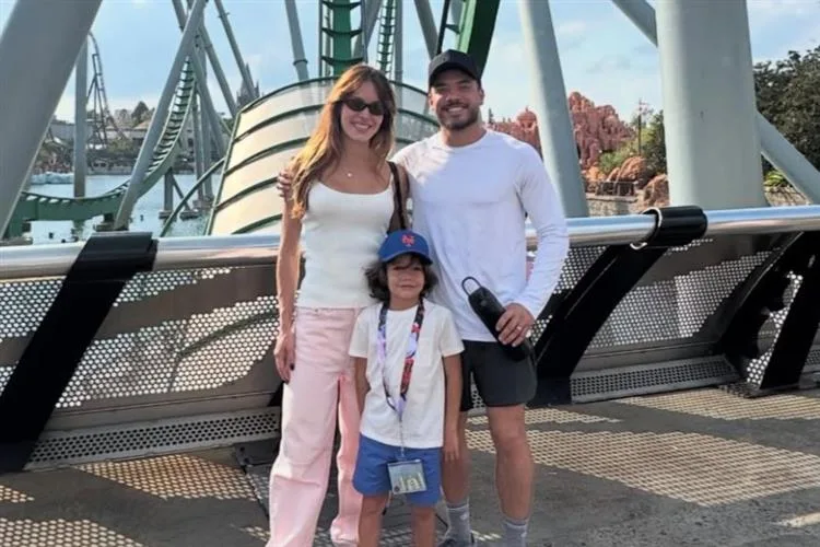 Thyane e Wesley Safadão aproveitam o alto-astral de Orlando com a família