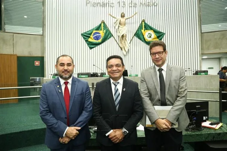 Assembleia Legislativa do Ceará homenageia UECE pelos seus 50 anos