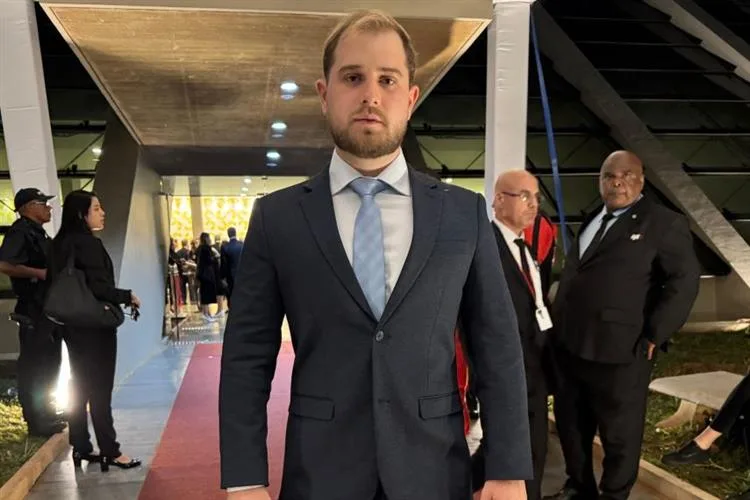 Arthur Bonavides Haller participa da cerimônia de posse da primeira mulher presidente do STM