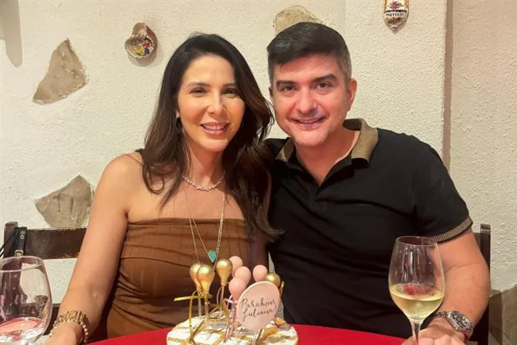 Juliana Bezerra brinda a nova idade com a família