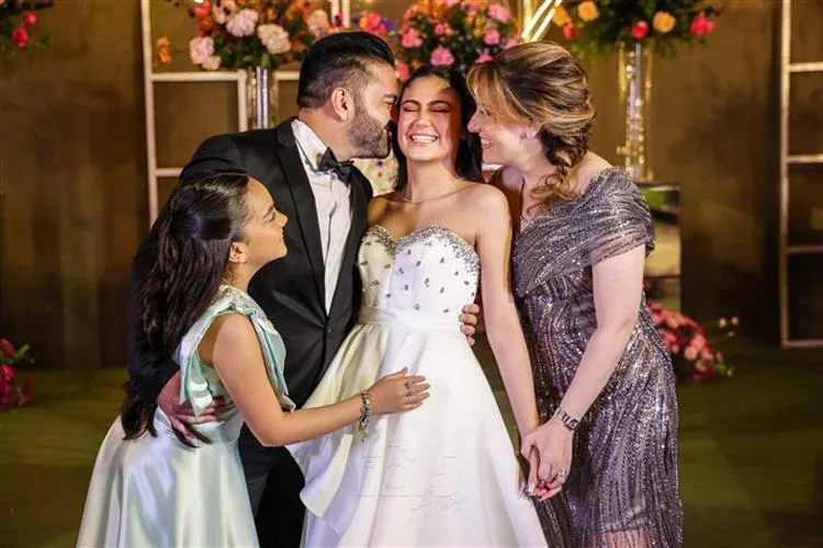 Nicolle Matos e Bruno Almeida celebram os 15 anos da filha Maria Clara