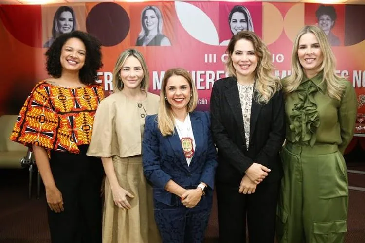 TRT Ceará reúne importantes mulheres no III Colóquio "O Poder das Mulheres e as Mulheres no Poder"