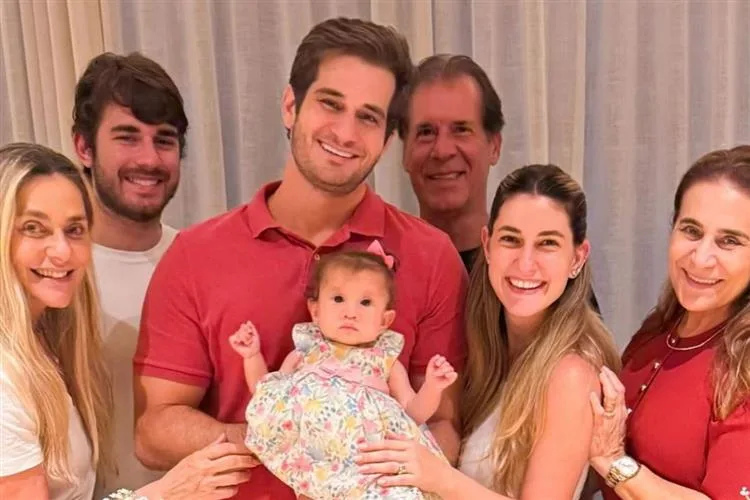 Bruna Magalhães e Ravi Macedo homenageiam a Princesa Diana no sétimo mesversário da filha, Helena