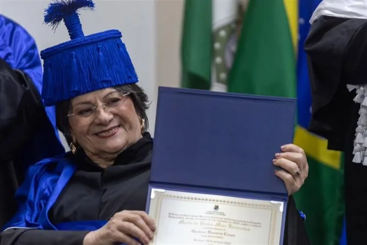 Maria da Penha recebe título Doutora Honoris Causa