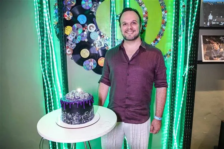 Carlos José Pinheiro celebra a vida com muita animação no Bailinho do Casé