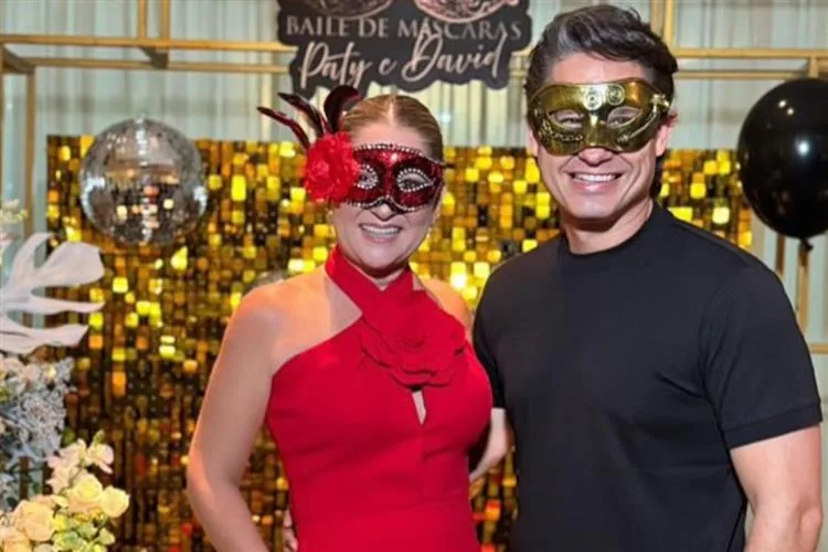 Patriciana Rodrigues é surpreendida com b-day de máscaras