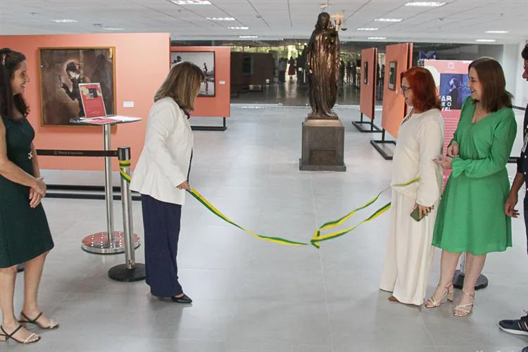 Exposição "Olhar sobre o sensível", no TJ Ceará, celebra o olhar da mulher em fotografias