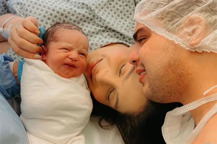 Nasce Maitê, filha de Dara e Eduardo Leitão e netinha de Cristiane e Evandro Leitão