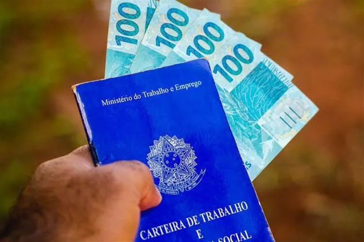Rendimento mensal do trabalhador bate recorde