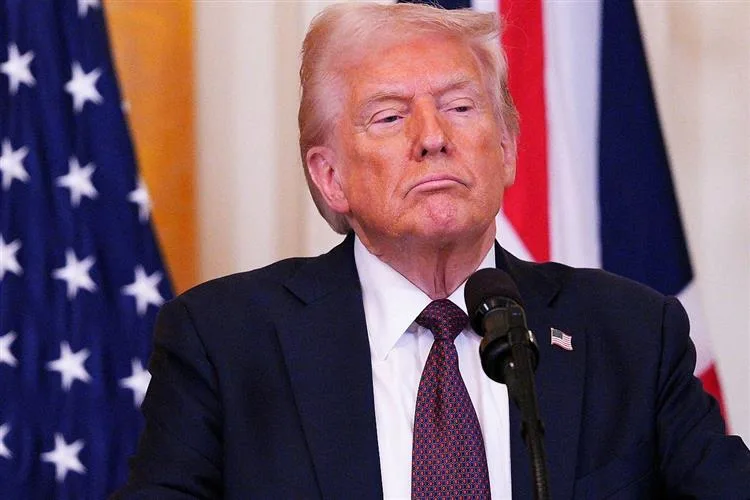 Trump anuncia taxação de 10% para produtos brasileiros