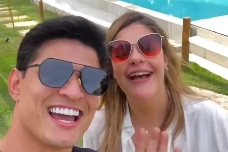 Recém-casados, Maria Cavalcante e Cristiano desembarcam no Ceará para lua de mel