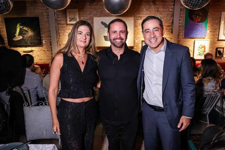 Oto Oliveira celebra a nova idade em animado evento