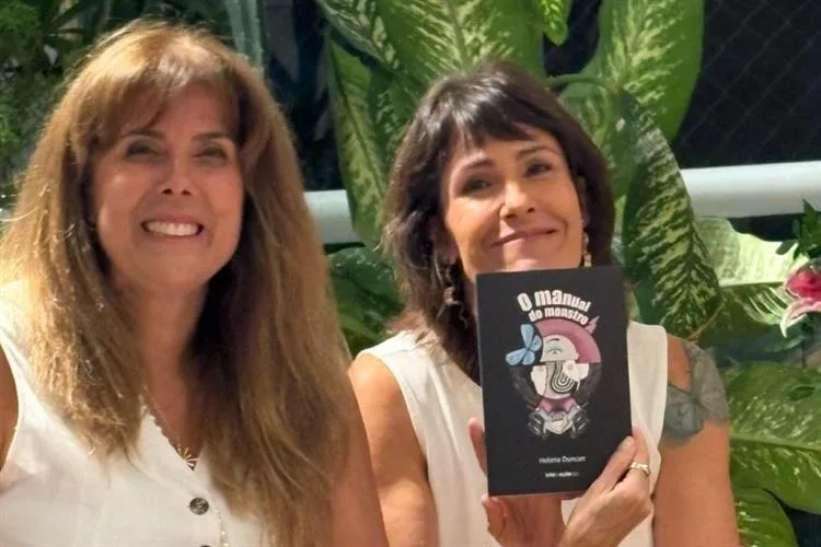 Nara Aciolly recebe Helena Duncan para lançar o livro "O manual do Monstro"
