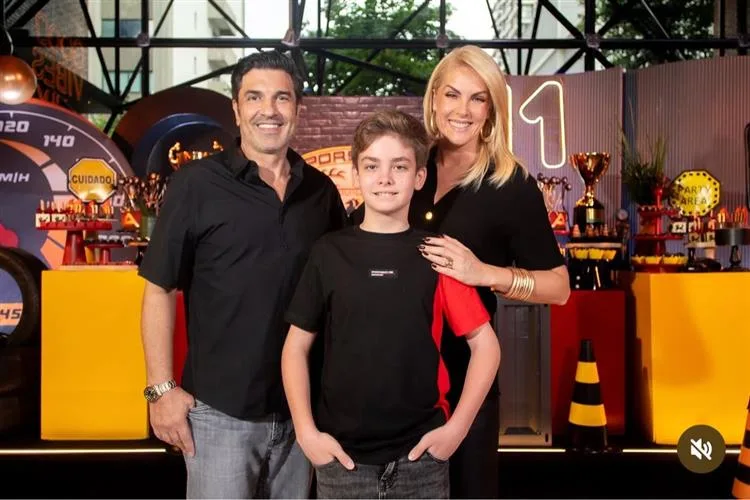Ana Hickmann comemora os 11 anos de Alezinho com festa temática da Porsche