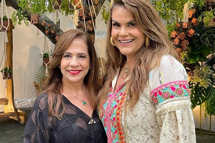 Kika Gurgel celebra seus 50 + 1 em noite especial na Casa de Barro