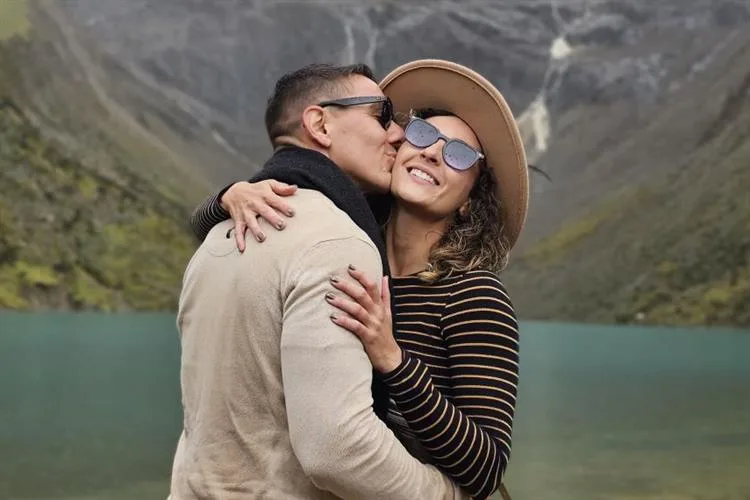 Layane Vasconcelos e Renato Nobrega curtem viagem em Machu Picchu no Peru