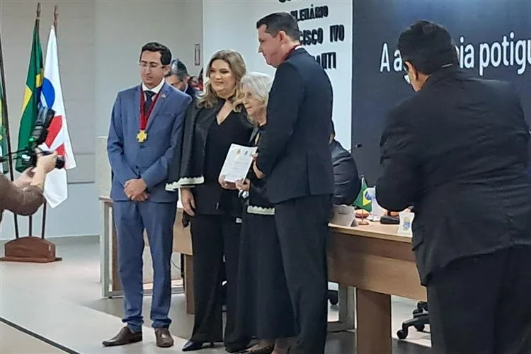 Presidente Roberto Victor empossa nova presidente Camilla Cascudo na Academia Potiguar de Direito