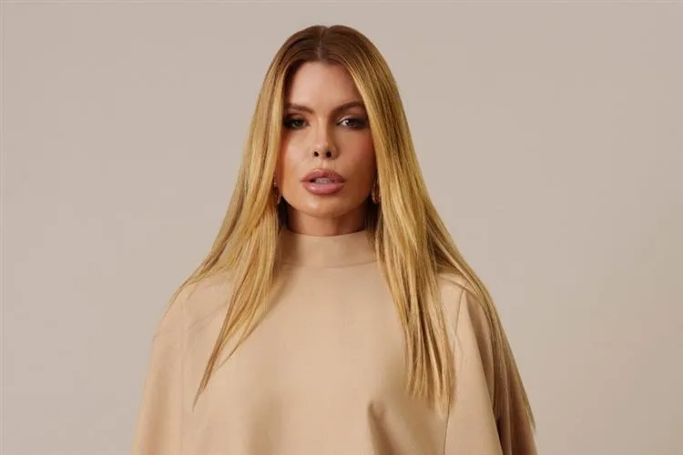 Kronne evidencia requinte em looks contemporâneos