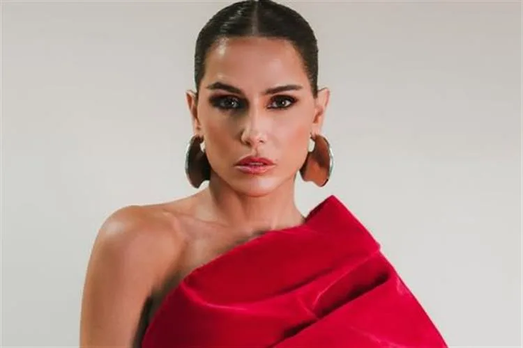 Deborah Secco desabafa: "Lutei muito para caber em padrões"
