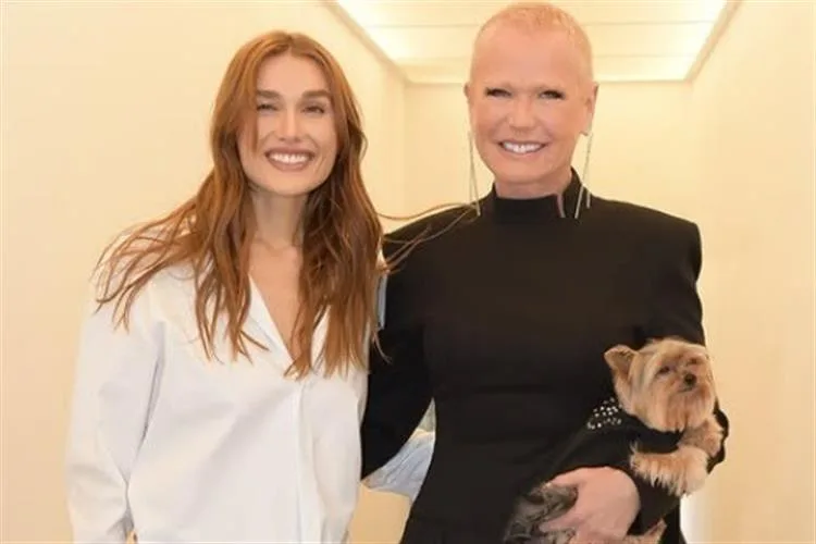 Aos 62 anos, Xuxa revela que dá banho em Sasha