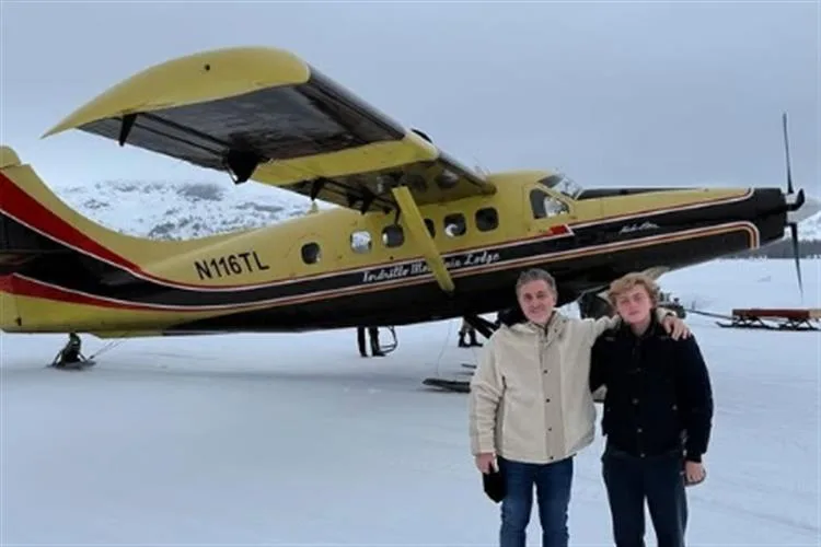 Luciano Huck curte as maravilhas do Alasca com um dos herdeiros