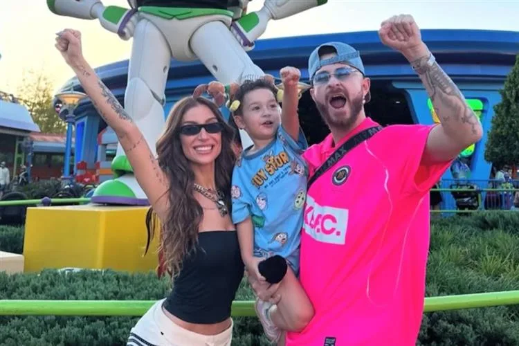 Fred Bruno encontra a ex, Bianca Andrade, e o filho em Orlando para curtirem a Disney juntos