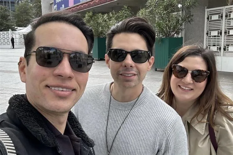 Pedro Nogueira, Patriolino Neto e Ludivine Gilibert curtem momentos felizes na Disneyland Paris