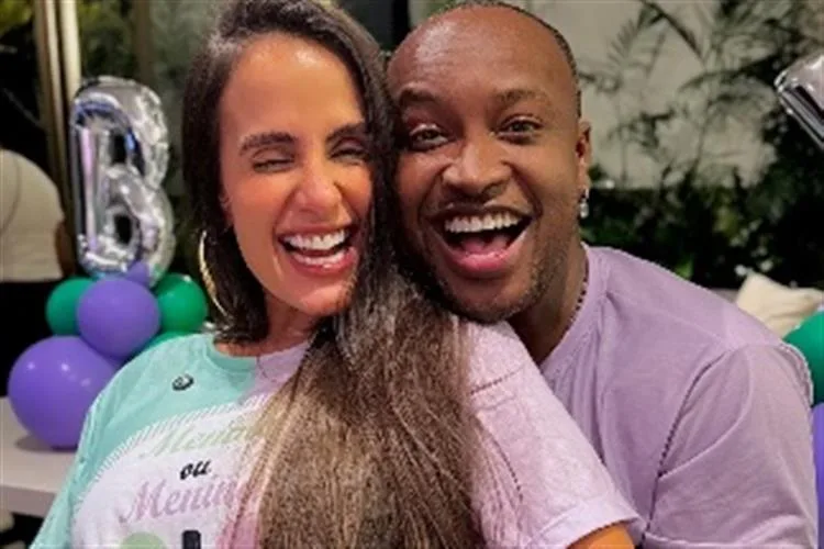 Carol Peixinho e Thiaguinho revelam sexo do primeiro filho em chá criativo com caça ao tesouro