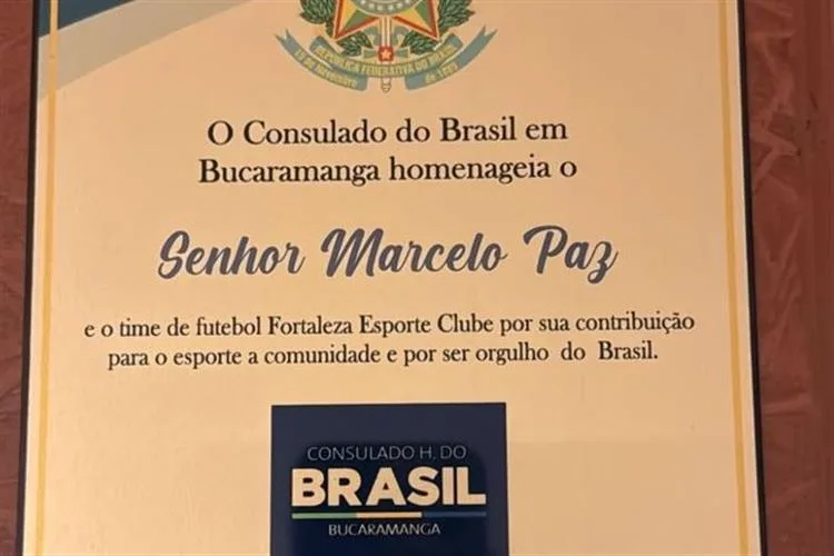 Consulado do Brasil em Bucaramanga homenageia Marcelo Paz e Fortaleza Esporte Clube