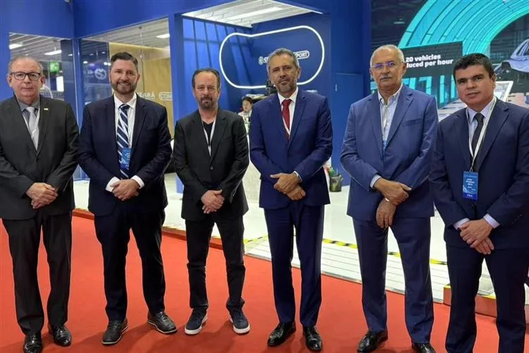 Elmano participa da Auto Shanghai 2025 e apresenta Polo Automobilístico do Ceará