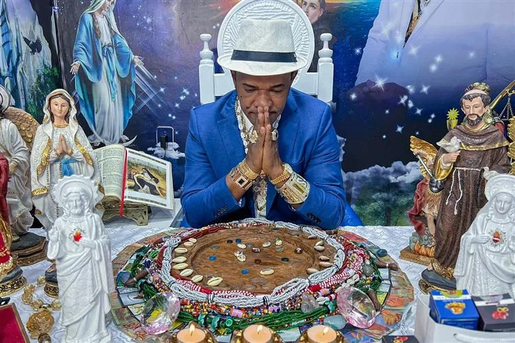 Aritana de Oxóssi explica como o trabalho espiritual afasta rivais e protege relacionamentos na Umba
