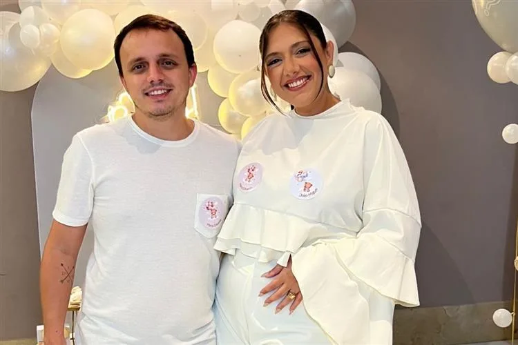 Louise e Vitor Hugo Covas se emocionam com a gravidez do filho, João Miguel